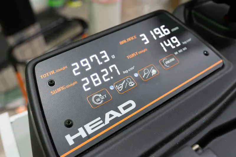 The diagnostic machine's readout: total weight, swing weight, balance and twist weight